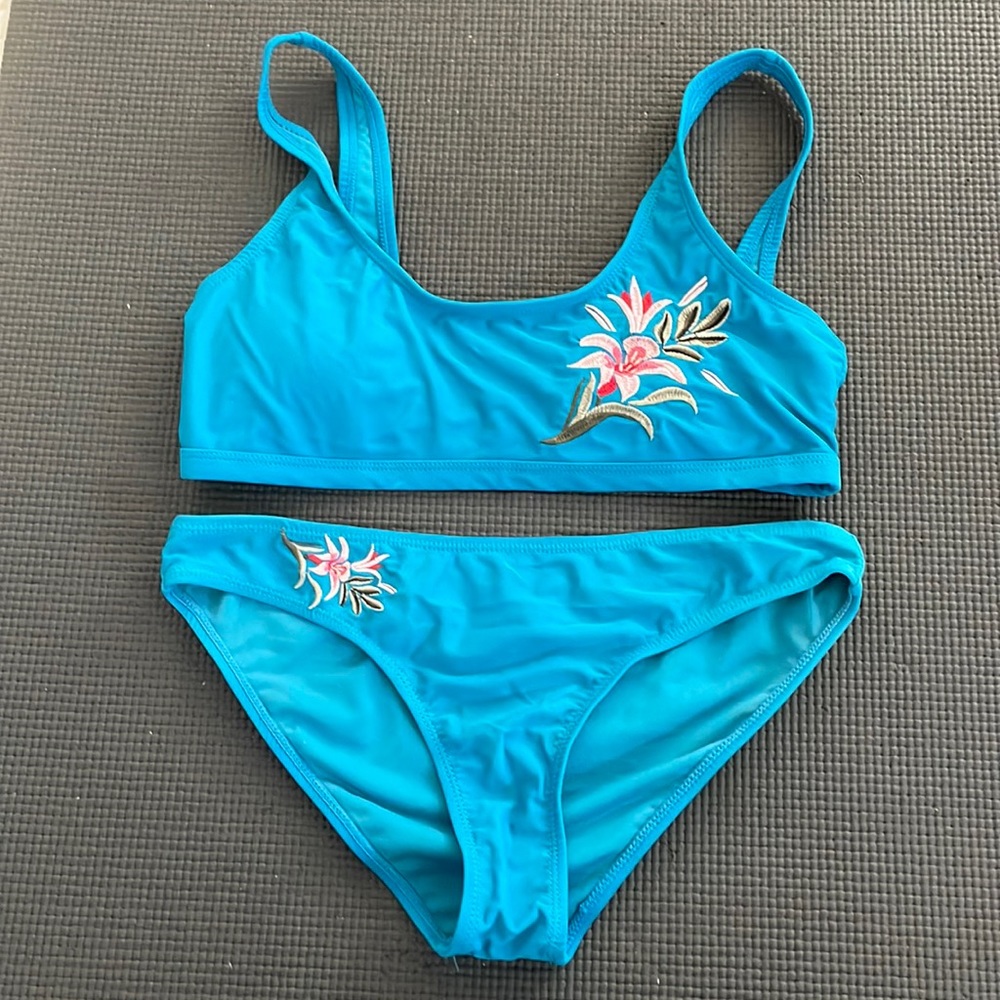 Perfectly conditioned Vigoss 2 piece matching bathing suit